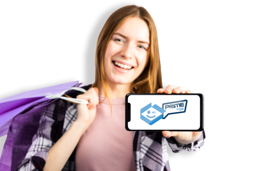 Chica mostrando su celular con el logo de CPS Prime, representando los servicios digitales de CPS República Dominicana